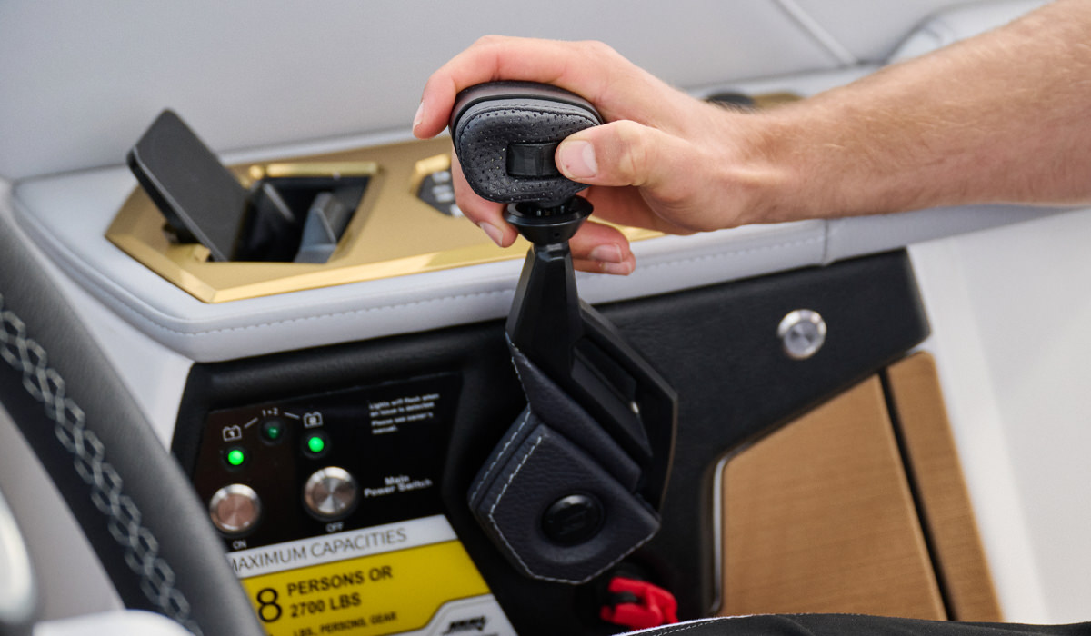 Control accelerație cu Steering Assist